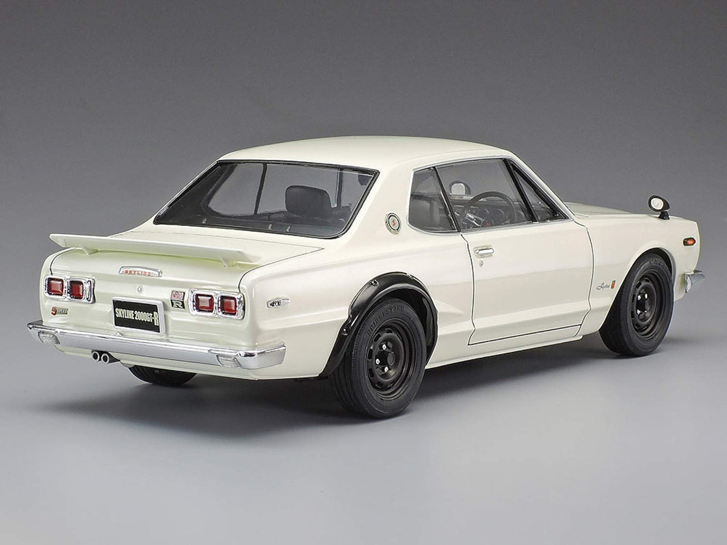Tamiya 1/24 Sports Car Series No.194 Nissan Skyline 2000 GT-R Hardtop Model