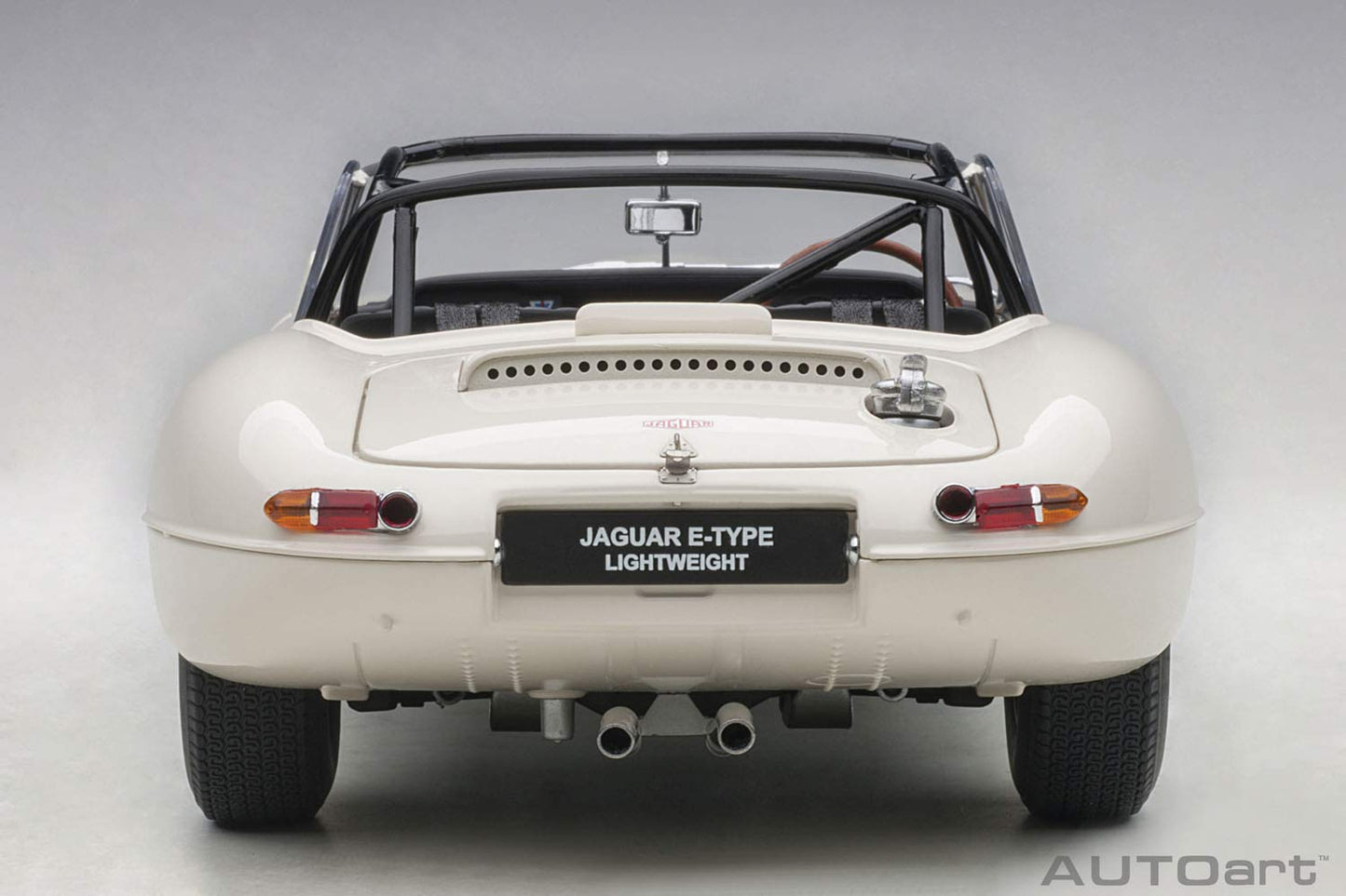 1/18 Jaguar Lightweight E-type White Finished Product Die-cast Model Car AUTOart