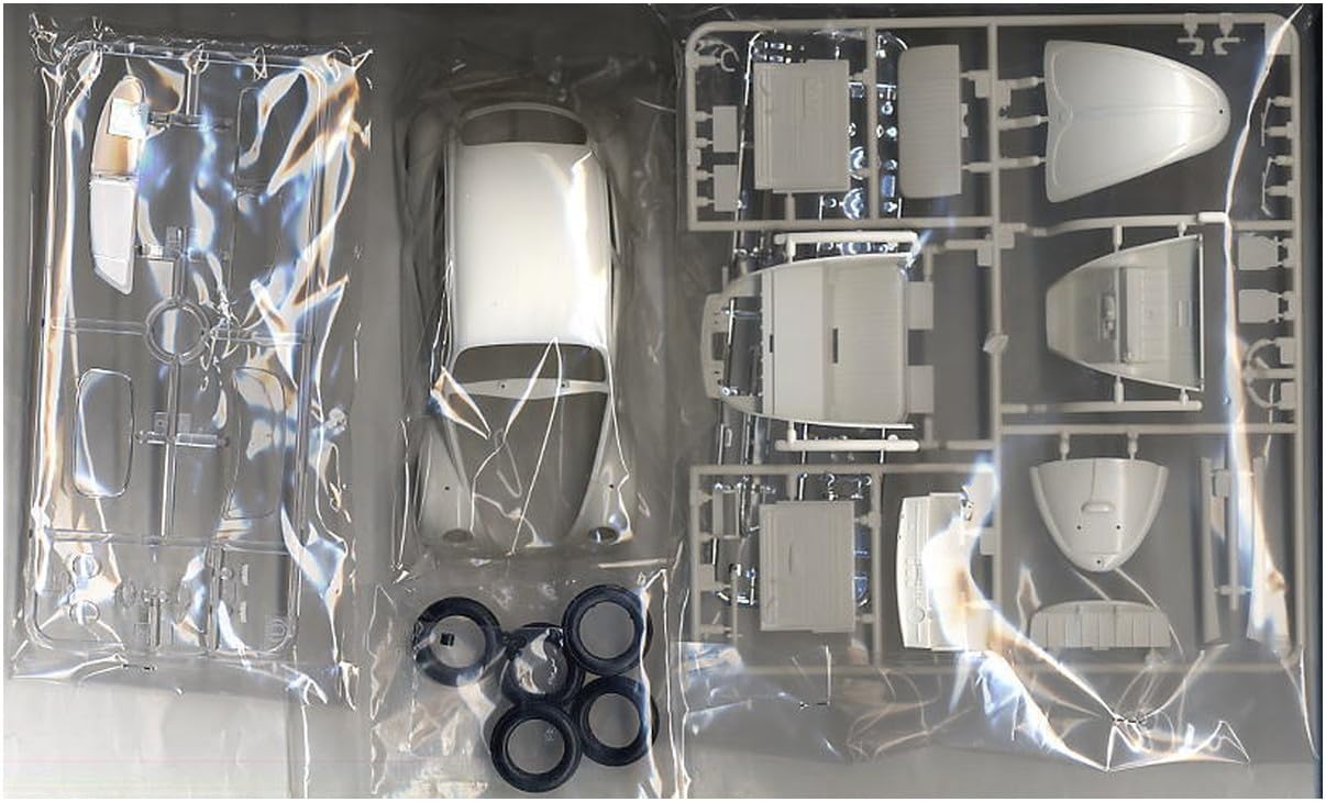 Tamiya 1/24 Sports Car Series No.136 Volkswagen 1300 Beetle 1966 Model 24136