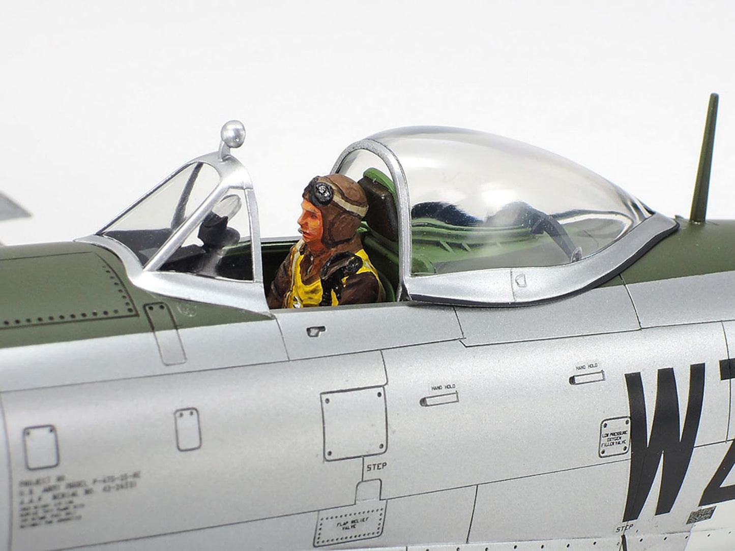 Tamiya 1/48 Limited Edition Republic P-47D Thunderbolt Bubble Top& 1/4 Ton Light