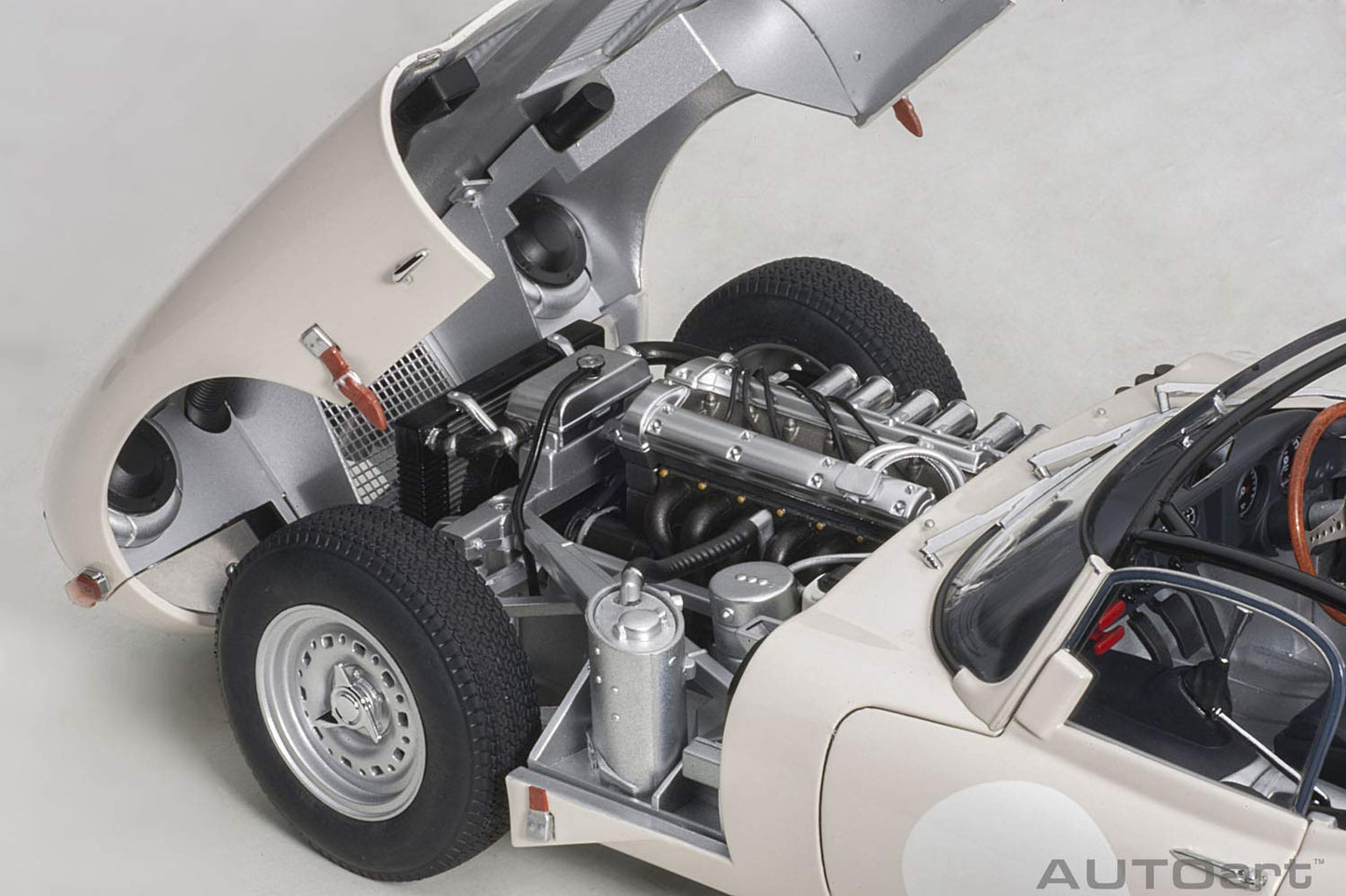 1/18 Jaguar Lightweight E-type White Finished Product Die-cast Model Car AUTOart