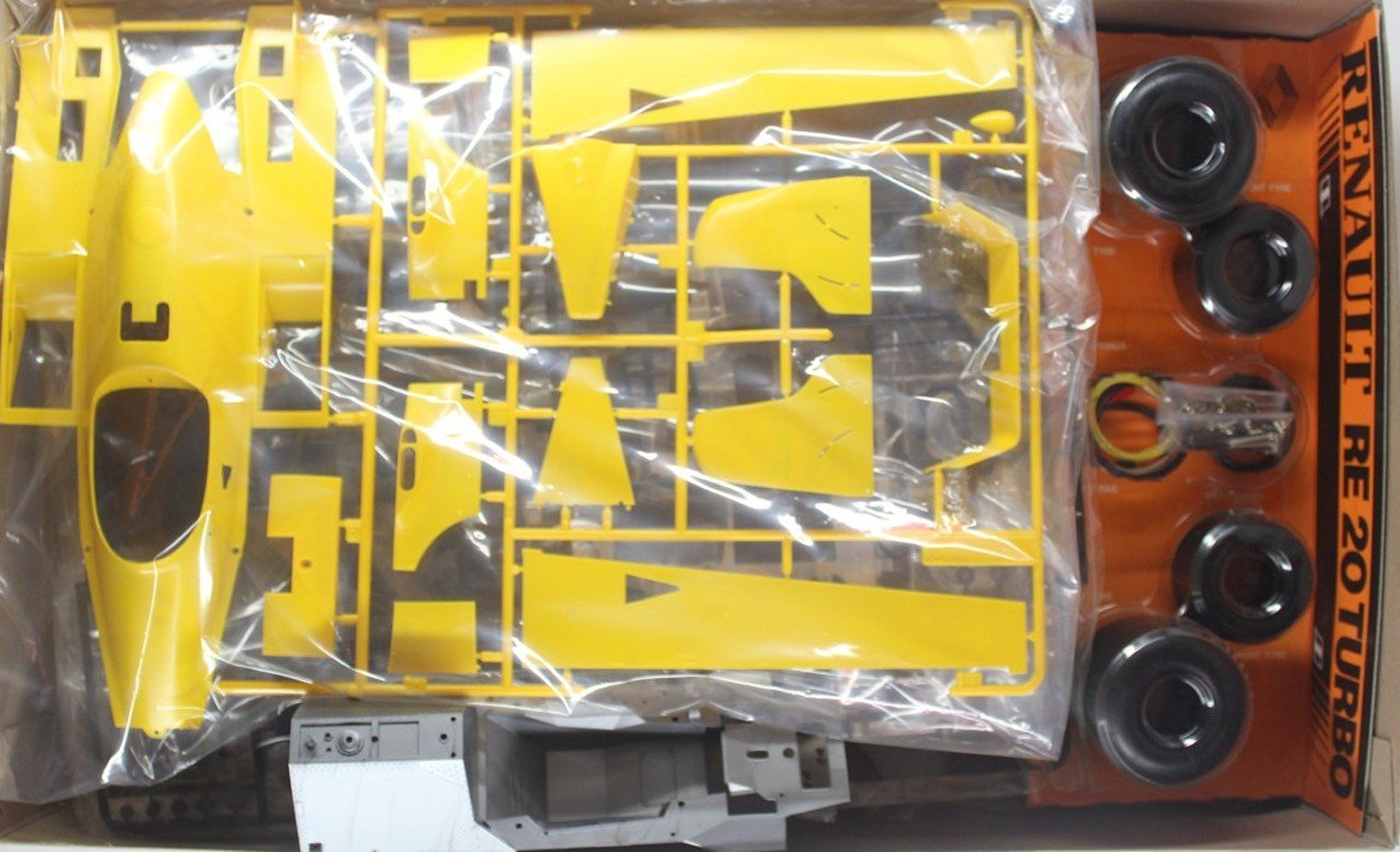 Tamiya 1/12 Renault RE-20 Turbo (1/12 Big Scale Car: 12026)