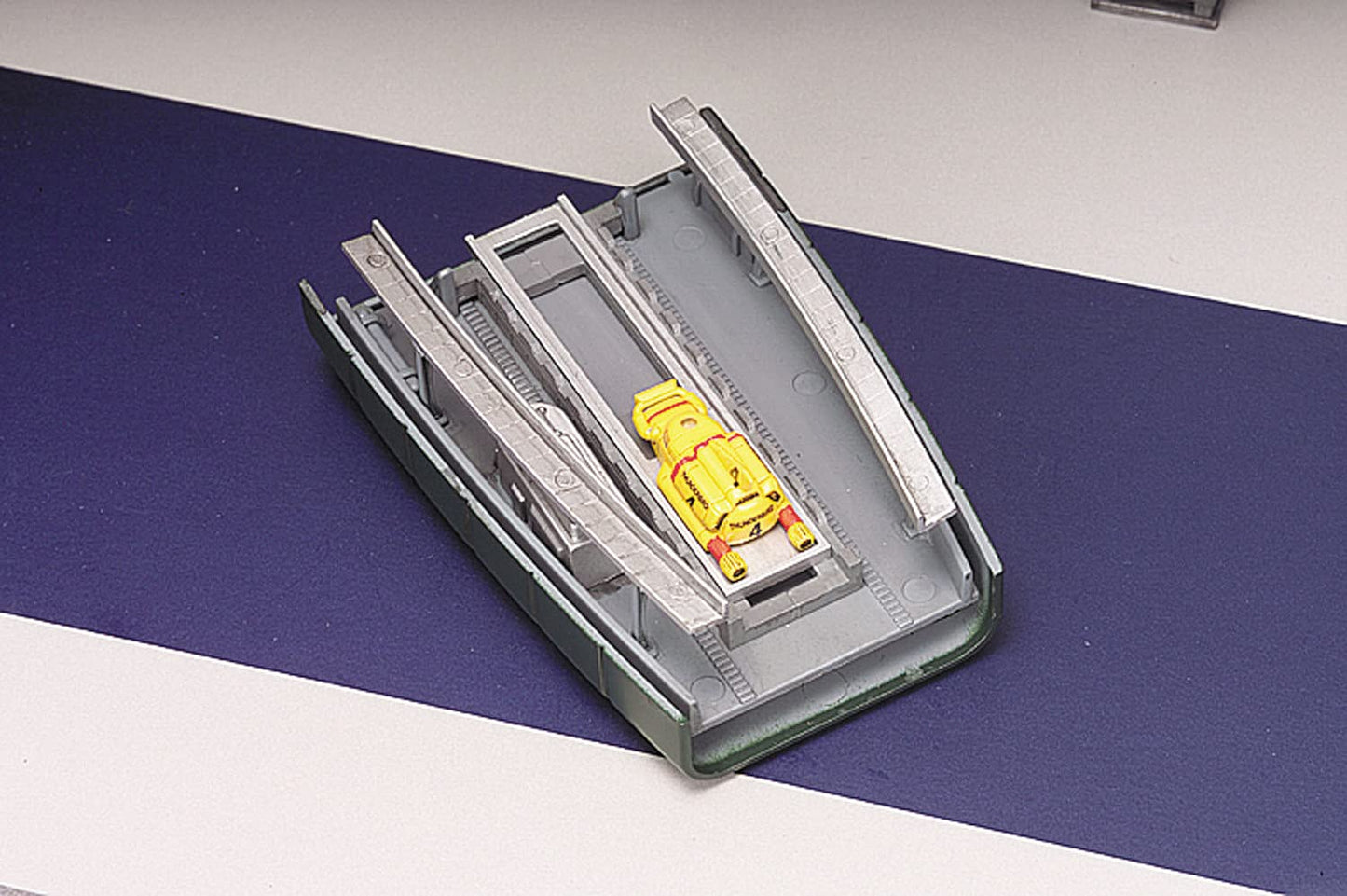 Aoshima Bunka Kyozai Thunderbird No.2 & 4 1/350 Scale Plastic Model