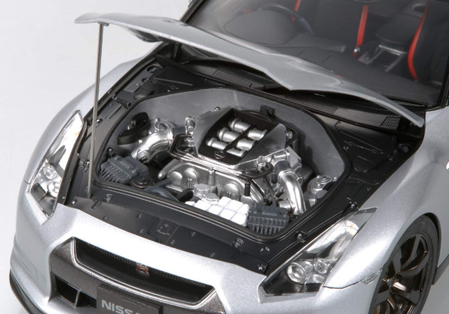 Tamiya 1/24 Sports Car Series No.300 Nissan GT-R Plastic Model 24300