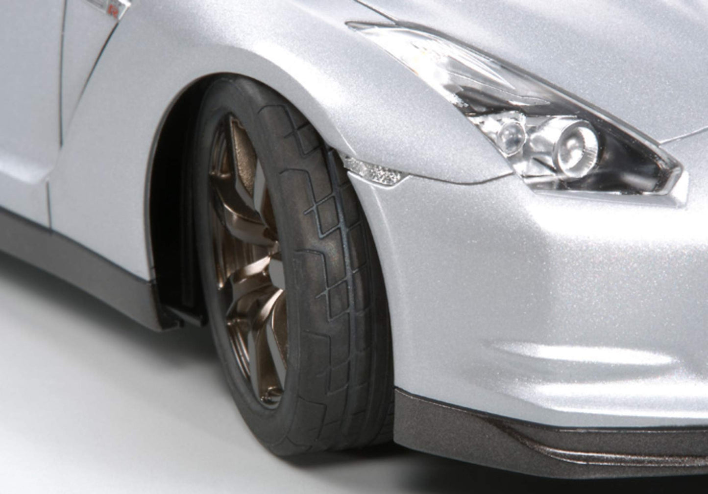 Tamiya 1/24 Sports Car Series No.300 Nissan GT-R Plastic Model 24300